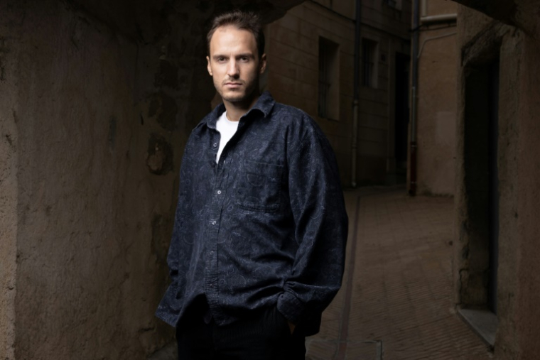 Le romancier Kevin Thiévon lors du festival de littérature "Les Correspondances" à Manosque, le 25 septembre 2025 dans les Alpes-de-Haute-Provence ( AFP / JOEL SAGET )