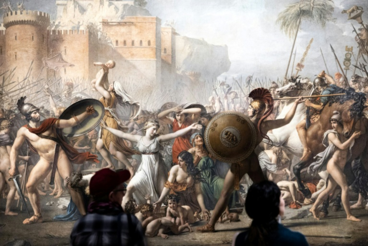 Le tableau "L'intervention des Sabines" (Les Sabines - 1796-1799) du peintre français Jacques-Louis David, le 14 octobre 2025 au musée du Louvre à Paris ( AFP / Alain JOCARD )