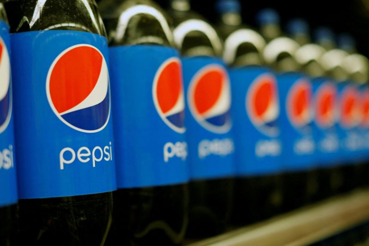 Des bouteilles de Pepsi en rayon