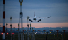 Un Airbus A220, à Toulouse-Blagnac, en janvier 2025 (illustration)  ( AFP / ED JONES )