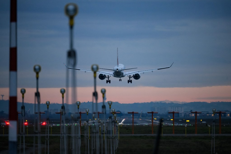 Un Airbus A220, à Toulouse-Blagnac, en janvier 2025 (illustration) ( AFP / ED JONES )