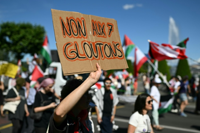 Manifestation de la coalition "Non au G7", le 14 juin 2026 à Genève, en Suisse, à la veille du début du sommet du G7 à Evian, en France ( AFP / Fabrice COFFRINI )