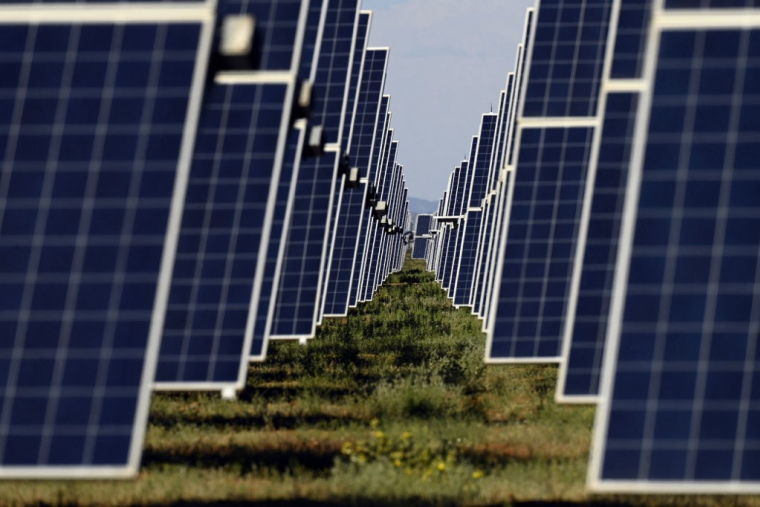 Un parc photovoltaïque de Naturgy, dans la région espagnole de Castille-La Manche (illustration) ( AFP / OSCAR DEL POZO )