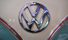 Le géant Volkswagen va poursuivre ses réductions de coûts, avec 50.000 suppressions d'emplois en Allemagne d'ici 2030, pour renforcer ses marges et investir dans l'avenir après sa pire année depuis le Dieselgate en 2025 ( AFP / Ina FASSBENDER )