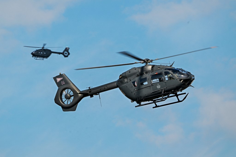 Des hélicoptères Airbus H145M de l'armée hongroise (illustration) ( AFP / ATTILA KISBENEDEK )