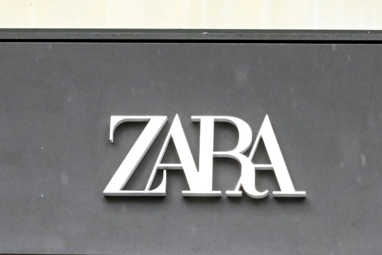 Le régulateur britannique de la publicité a demandé au groupe de vêtements espagnol Zara de retirer deux images de son site internet, jugées "irresponsables" car mettant en scène des mannequins à la "maigreur malsaine" ( AFP / Anna KURTH )