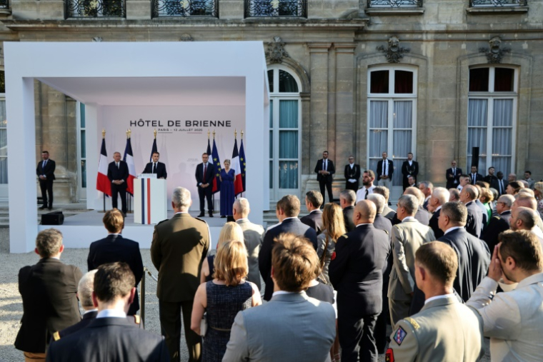 Discours d'Emmanuel Macron sur l'augmentation du budget défense le 13 juillet 2925, devant des hauts gradés ( POOL / Ludovic MARIN )