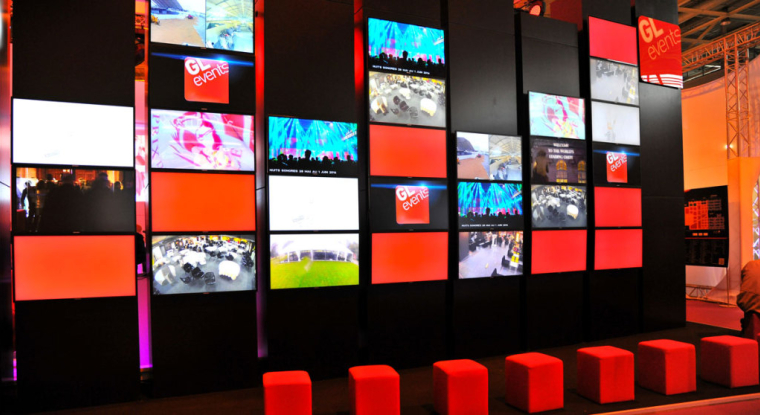 Un stand aux couleurs de GL Events. (© P. Cler / AFP)