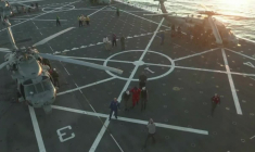 Les astronautes d'Artémis II arrivent sur un navire après leur amerrissage