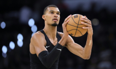 Le Français Victor Wembanyama, des San Antonio Spurs, pendant les play-offs de la Conférence ouest de la NBA contre les Minnesota Timberwolves, le 12 mai 2026 à San Antonio, au Texas  ( GETTY IMAGES NORTH AMERICA / Alex Slitz )