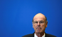Le ministre de l'Economie Eric Lombard, lors d'une conférence de presse le 15 mai 2025 à Paris ( AFP / JULIEN DE ROSA )