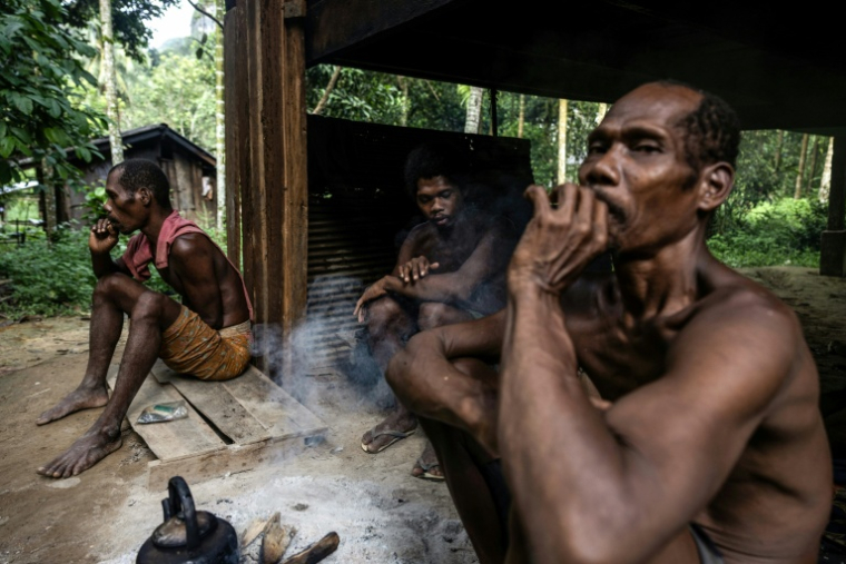Des Maniqs, chasseurs-cueilleurs du sud de la Thaïlande, le 14 août 2025 dans le village de Plai Khlong Tong dans la province méridionale de Trang en Thaïlande  ( Courtesy of Luke Duggleby / Luke Duggleby )