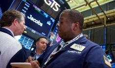 Les traders travaillent sur le parquet de la Bourse de New York