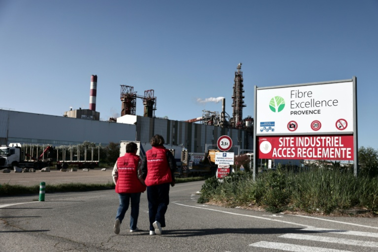 L'entrée du site de Fibre Escellence à Tarascon, le 14 avril 2026 dans les Bouches-du-Rhône ( AFP / Thibaud MORITZ )