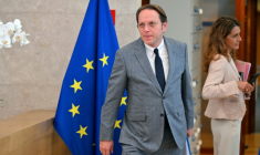 Le commissaire européen Oliver Varhelyi, chargé de la santé et du bien-être animal, à Bruxelles le 4 juin 2025 ( AFP / Nicolas TUCAT )