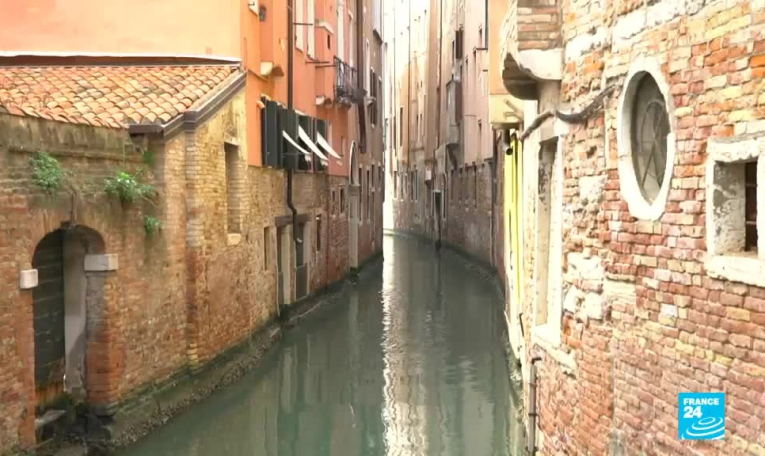 Dangereux et polluants, les paquebots bientôt interdits de séjour à Venise