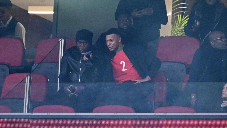 Kylian Mbappé assiste à Maroc-Mali avec le maillot d’Hakimi