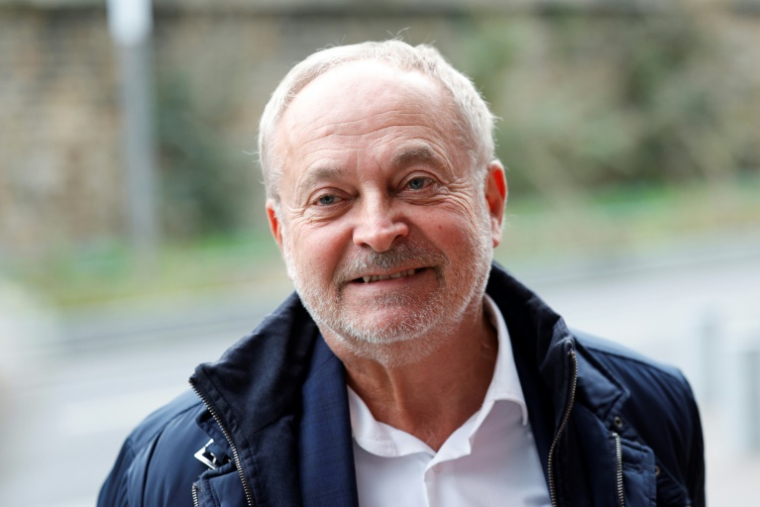 Le sénateur Joël Guerriau quitte le tribunal de Paris après une confrontation avec la députée Sandrine Josso, le 6 novembre 2024 ( AFP / GEOFFROY VAN DER HASSELT )
