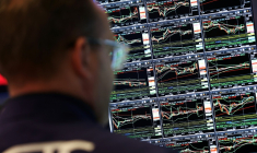 Un opérateur à la Bourse de New York, le 17 avril 2025. ( AFP / TIMOTHY A. CLARY )