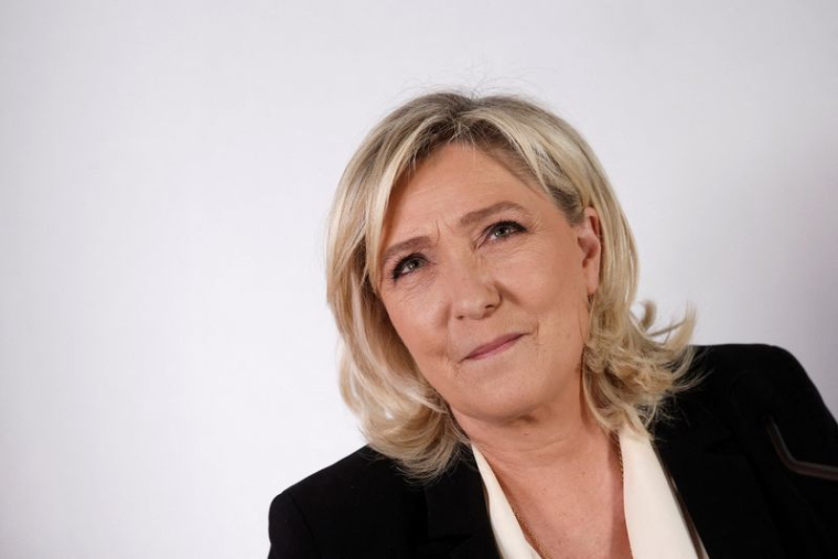 FRANCE: "QUE CEUX QUI VEULENT PARTIR PARTENT", LANCE LE PEN