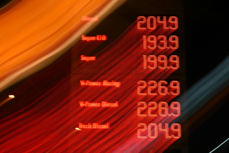 Les prix dans une station service de Bochum, près de Dortmund en Allemagne le 4 mars 2026 ( AFP / Ina FASSBENDER )