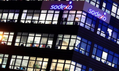 Le logo du groupe français de restauration et de facilities management Sodexo est visible au siège de la société à Issy-les-Moulineaux près de Paris