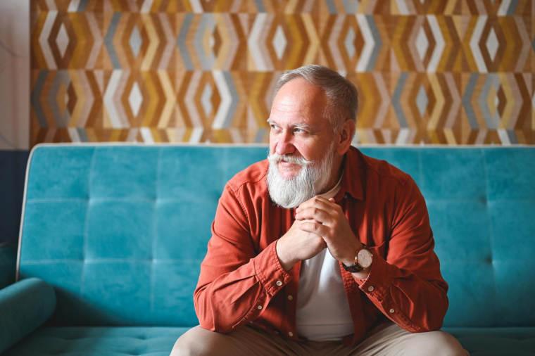 Fraîchement retraité, Jacques se lance avec passion dans la collection de montres de luxe. Avant sa première vente aux enchères, il s’informe sur les rouages du marché, la conservation des pièces et la fiscalité liée à leur transmission. ( crédit photo : Getty Images )