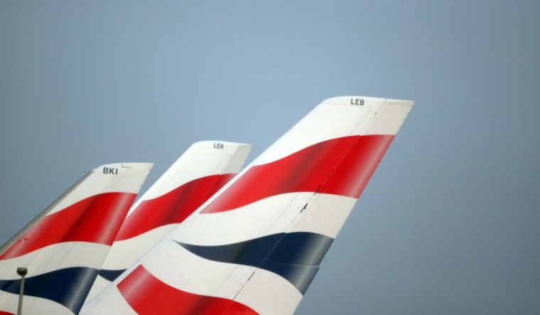IAG ANNONCE UNE PERTE DE €1,3 MDS AU TROISIÈME TRIMESTRE ET RÉDUIT SON PROGRAMME DE VOL
