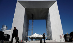 Gratte-ciel de bureaux dans le quartier d'affaires de La Défense à Paris