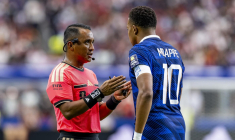 L’arbitre de France-Espagne répond à Deschamps
