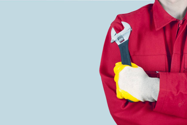 Dépanner ou rénover, à qui s'adresser - iStock-izzetugutmen