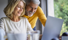 La création d’une holding familiale peut se révéler être un levier patrimonial redoutable et efficace pour des entrepreneurs comme David et Laetitia. ( crédit photo : Getty Images/PhotoAlto )