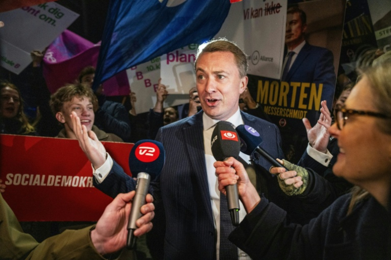 Morten Messerschmidt, président du Parti du peuple danois (DF, extrême droite), arrive dans les locaux de la radio-télévision publique du Danemark pour un débat, à Copenhague, le 26 février 2026 ( Ritzau Scanpix / Ida Marie Odgaard )