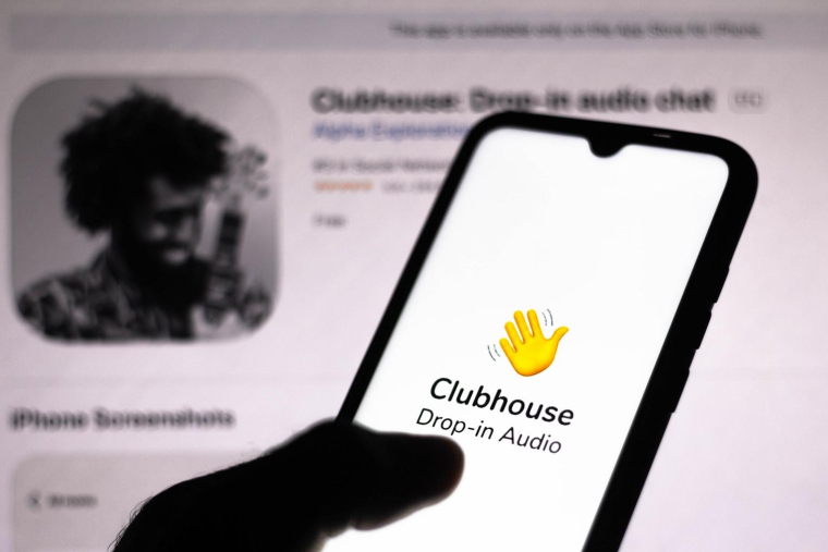 Clubhouse est le nouveau réseau social qui cartonne crédit photo : Shutterstock