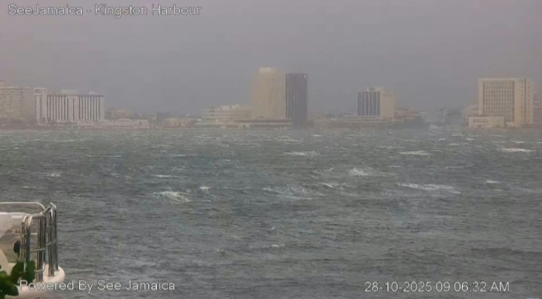 Image d'une caméra de vidéosurveillance SeeJamaica du port de Kinsgton avant l'arrivée de l'ouragan Melissa, le 28 octobre 2025 en Jamaïque ( SEE JAMAICA / HANDOUT )