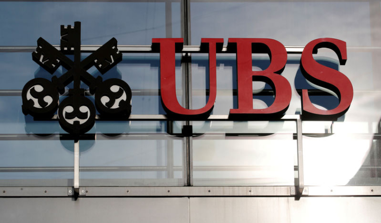 UBS: LE BÉNÉFICE AU 1ER TRIMESTRE BAISSE MOINS QUE PRÉVU