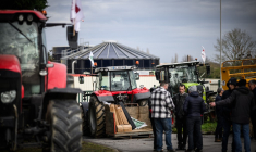 Des manifestants à Bouvron, le 18 janvier 2024. ( AFP / LOIC VENANCE )