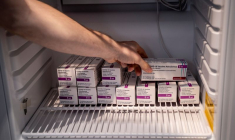 LE DANEMARK VA ARRÊTER DÉFINITIVEMENT LE VACCIN ASTRAZENECA, RAPPORTE LA CHAÎNE TV2