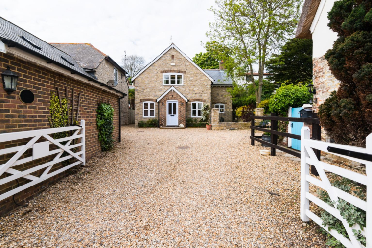 Dans certaines communes, une majoration de 5 % à 60 % peut être appliquée sur le montant de la taxe d’habitation des résidences secondaires crédit photo : mubus7/Shutterstock / mubus7