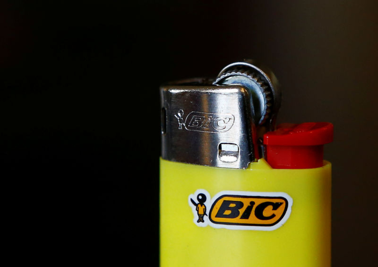 BIC RÉVISE À LA BAISSE SES PRÉVISIONS ANNUELLES