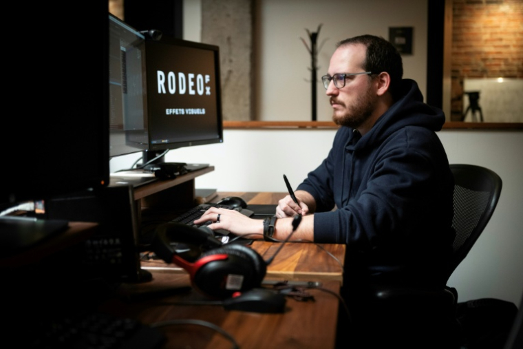 Philip Harris-Genois, modeleur 3D, au studio Rodeo FX, à Montréal, le 29 janvier 2026 ( AFP / Sebastien ST-JEAN )