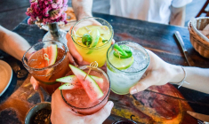 Les hard seltzers, des eaux pétillantes alcoolisées, ont envahi l’Hexagone crédit photo : Shutterstock