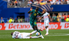 Pape Gueye met la sélection entre parenthèses