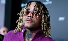 Le rappeur Zola pose avant la première édition de la cérémonie de remise des prix musicaux "Les Flammes", au Théâtre du Châtelet, à Paris, le 11 mai 2023 ( AFP / Zoulerah NORDDINE )