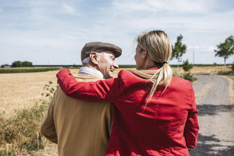 Une rente viagère est un revenu régulier versé à une personne jusqu’à son décès. Bien utilisée, elle répond à différents objectifs: revenu complémentaire, protection du conjoint ou transmission ( crédit photo : Getty Images/Westend61 )