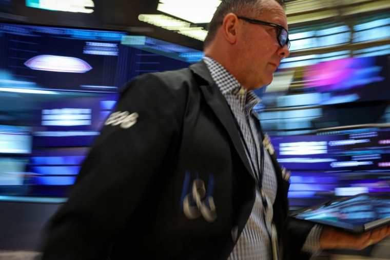 Des traders travaillent à la Bourse de New York