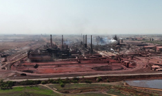 Une vue de drone montre l'usine sidérurgique d'ArcelorMittal à Vanderbijlpark