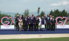 Les dirigeants du G7 se réunissent pour une photo de famille