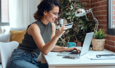 (Profitez sans hésiter d'une carte bancaire business premium pour vos besoins de pro ! - Visuel Adobe Stock)