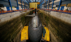Un sous-marin dans la base de l'Île Longue, le 4 juillet 2017. ( X02520 / STEPHANE MAHE )